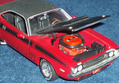 JOHNNY LIGHTNING/ERTL 1970 DODGE CHALLENGER 340 T/A 1/24 BURGANDY/BLACK MOPAR! - Picture 3 of 13