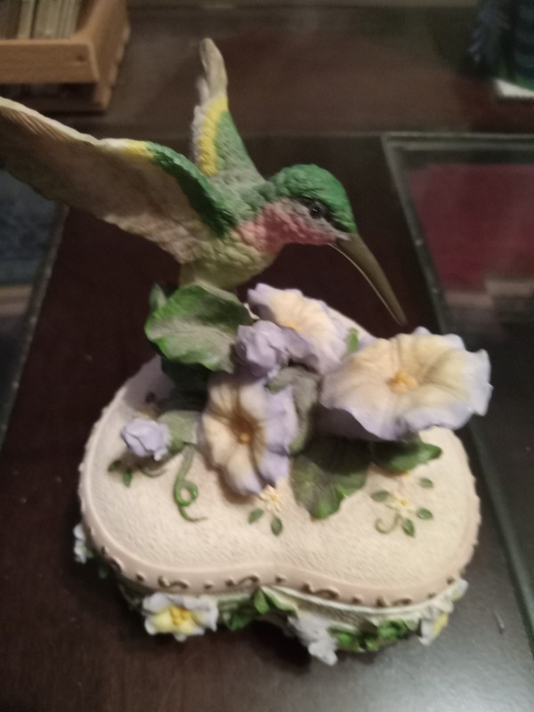 Sing a Song Wind Beneath My Wings ring/jewelry box Collector Ed. Hummingbird on 