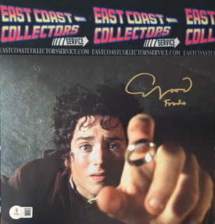 ELIJAH WOOD Autographed LORD OF THE RINGS Photo BECKETT HOLO Authentic Signed