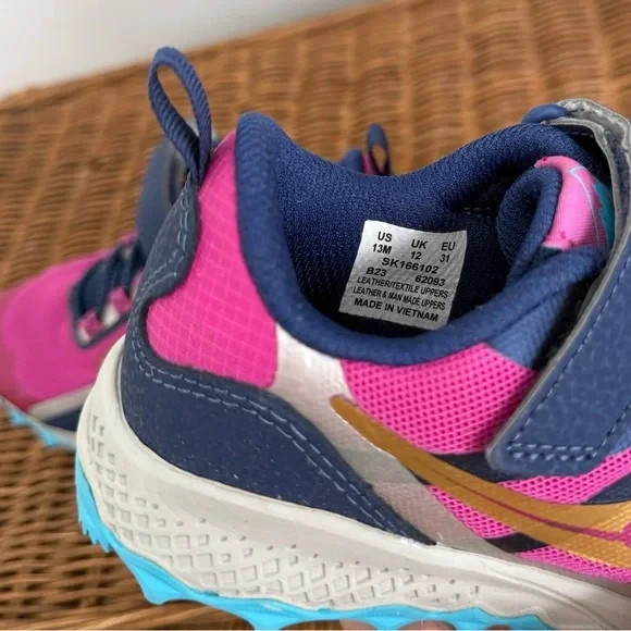 Saucony Kids Girl's Peregrine 12 Shield Sneaker Pink/Navy Size 13 Little Girl thumbnail 6