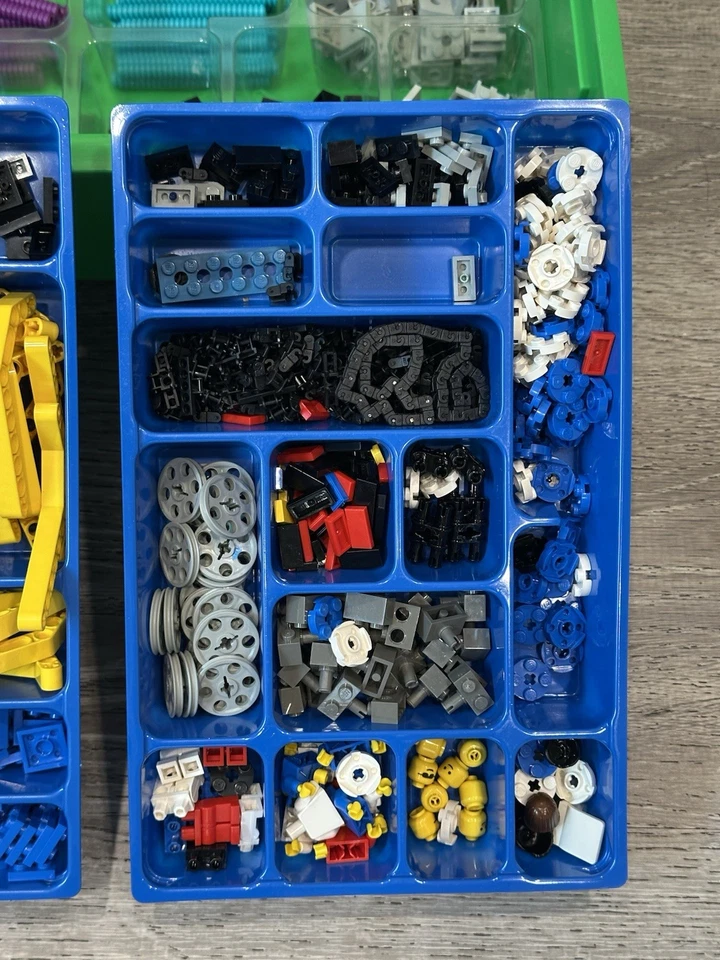 LEGO Dacta Technic Assorted Lot of Mix of Bricks, Wheel, Pins, Hoses w/Bin - Image 3 of 4