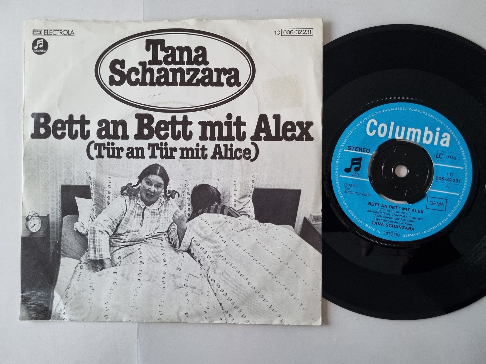Tana Schanzara - Bett an Bett mit Alex 7''/ CV Smokie Living next door to Alice