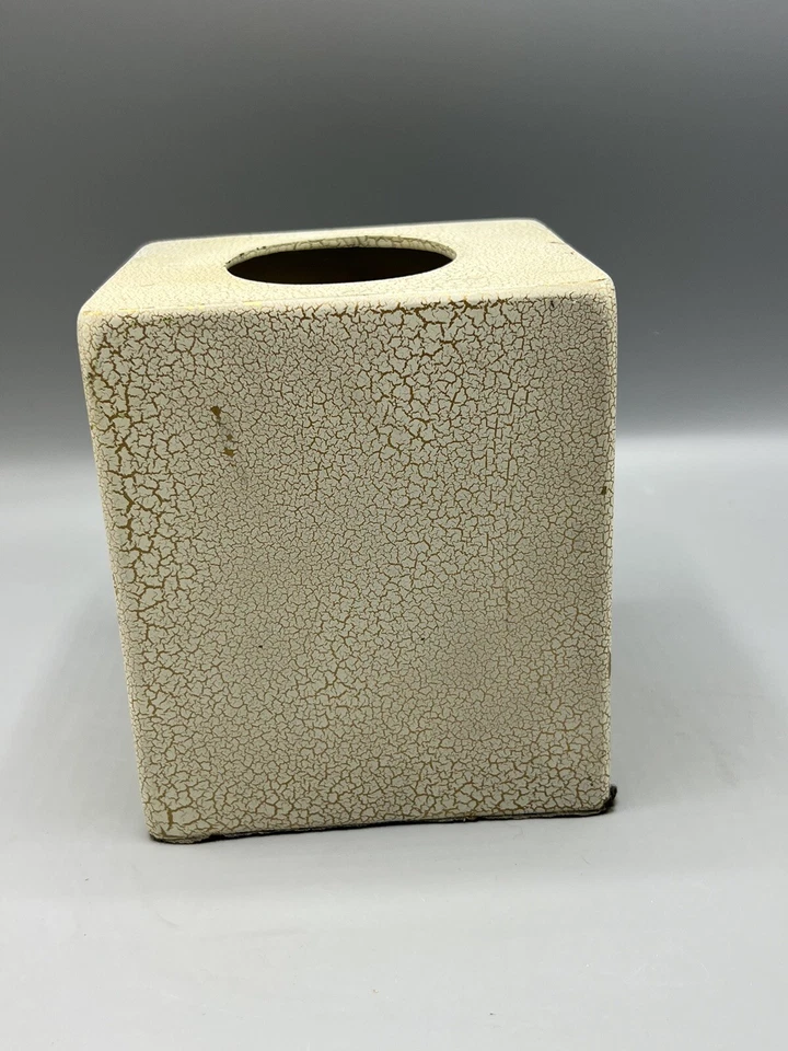 Caja de pañuelos Dezine vintage pintada a mano apliques rosas rosadas arco en cubos Foto 3 de 4