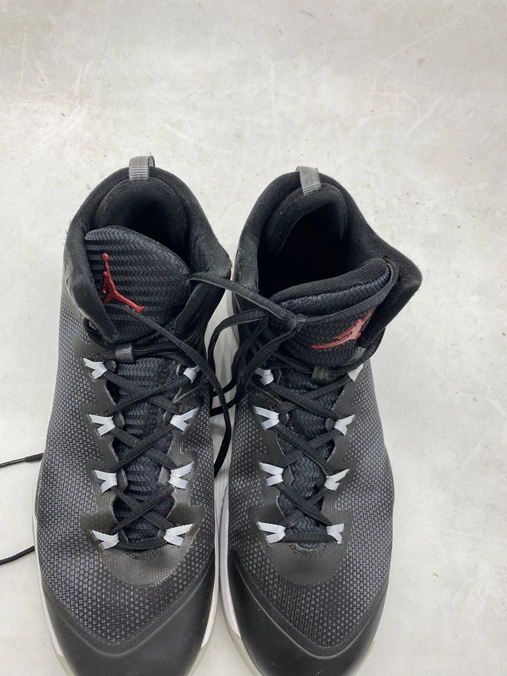 Jordan Super.Fly 3  Men Sz 10 Black/red 684933 005 - Image 2 of 4