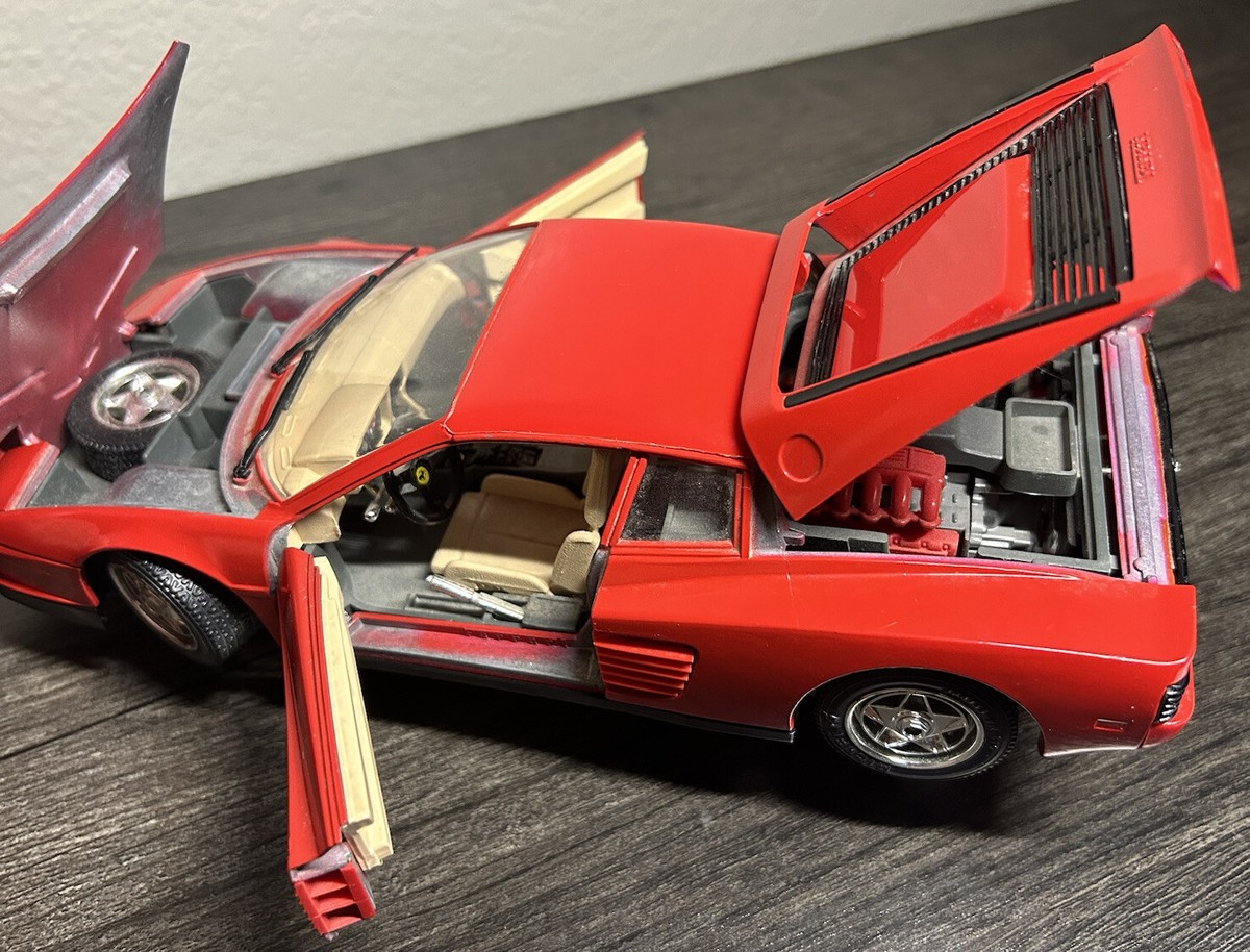 Burago 1984 Ferrari TestaRossa 1:18 Scale Diecast Model Car w