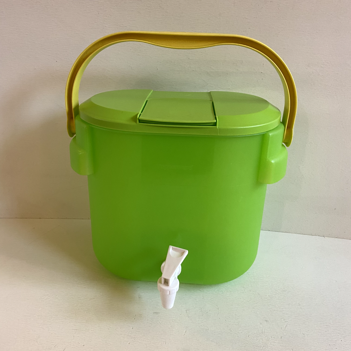 Tupperware Water Dispenser 8.7L with Handle On The Go Water