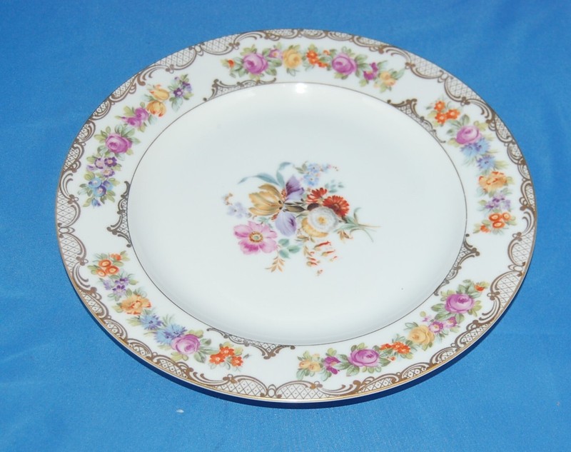Royal Bayreuth dinner plates (before 1948)