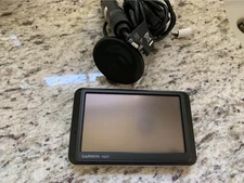 Garmin Nuvi  Car GPS Unit  Portable USA/Canada w/windshield attachment