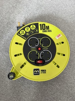Masterplug Pro XT 10m Kabeltrommel 4 Buchsen Kassettenrolle 13 Amp Netzschalter