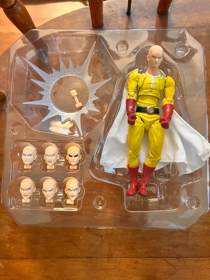 AUTÉNTICO Saitama KAIYODO Revoltech Increíble Yamaguchi One Punch Man EE. UU. En Stock Foto 2 de 4