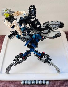 LEGO    BIONICLE  - Mazeka  (8954)