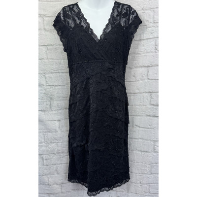 Tiana B figurbetontes Kleid Spitze Überzug Größe 12 dehnbar Perlen Party Flügelärmel