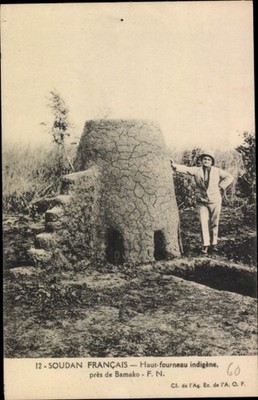 Ak Bamako Mali, Haut-fourneau indigène, Mann in heller Kleidung,... - 4930825