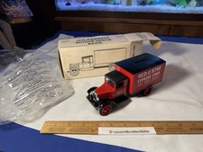 Vint Diecast Ertl 1931 Hawkeye Motor Truck Bank Red Star Express Lines Toy 1222
