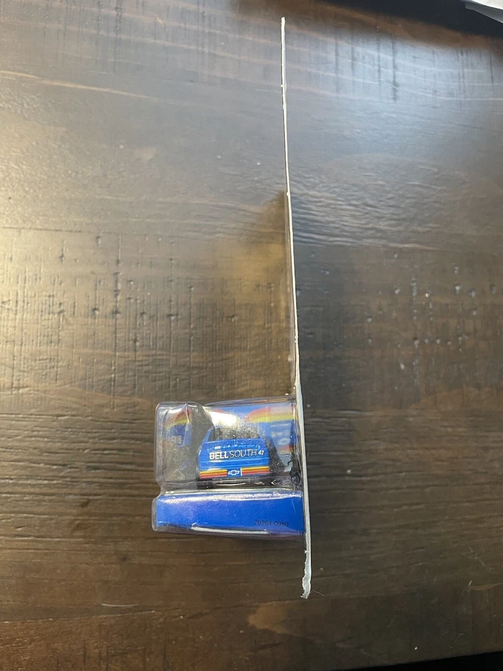 Hot Wheels Racing Joe Nemechek #42 Bell-South Monte Carlo azul con caja de herramientas - 1:64 Foto 2 de 3