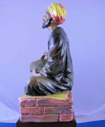Royal Doulton Figurine The Mendicant - HN1365