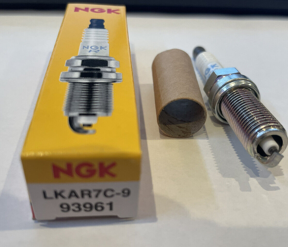 NEW NGK Spark plug LKAR7C-9 NGK 93961 Mercury # 8M0135348 33 NEW NGK Spark plug LKAR7C-9 NGK 93961 Mercury # 8M0135348 33