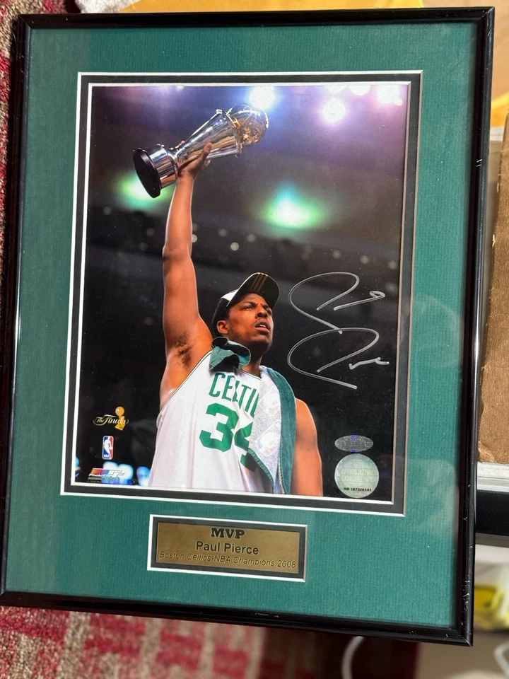 Steiner Paul Pierce Holding Trophy Firmado 8x10 Foto Enmarcada con Placa de Identificación + Certificado Foto 2 de 4