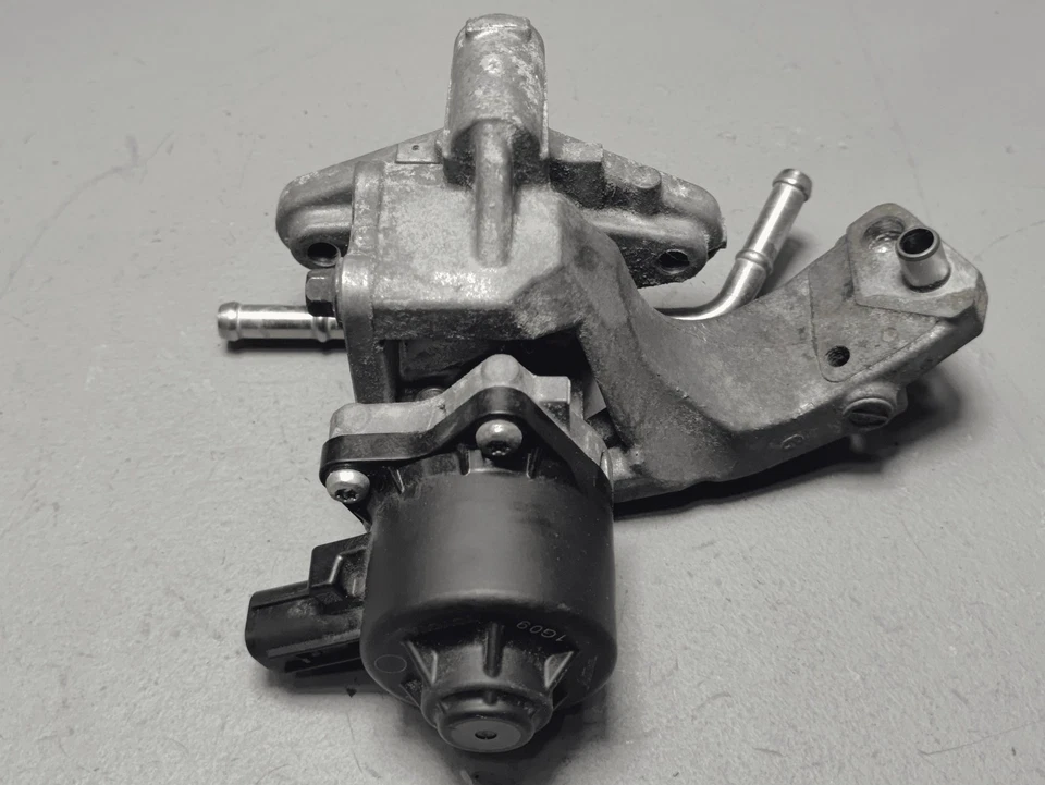 Toyota RAV4 2019-2022 válvula de recirculación de gases de escape (Egr) OEM Foto 2 de 4