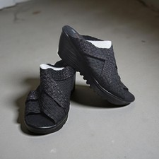 NWOT Size 38/7.5 bernie mev. Black Metallic Woven Criss Cross Wedge Sandals 2.5"
