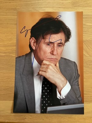 Gabriel Byrne signed Autogramm auf Foto ca. 20x30cm in Person autograph