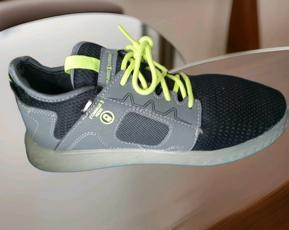 Big Boy Talla 6 Luces Flash Zapatos Brillan N Oscuridad Halloween Recargable Negro Amarillo Foto 3 de 4