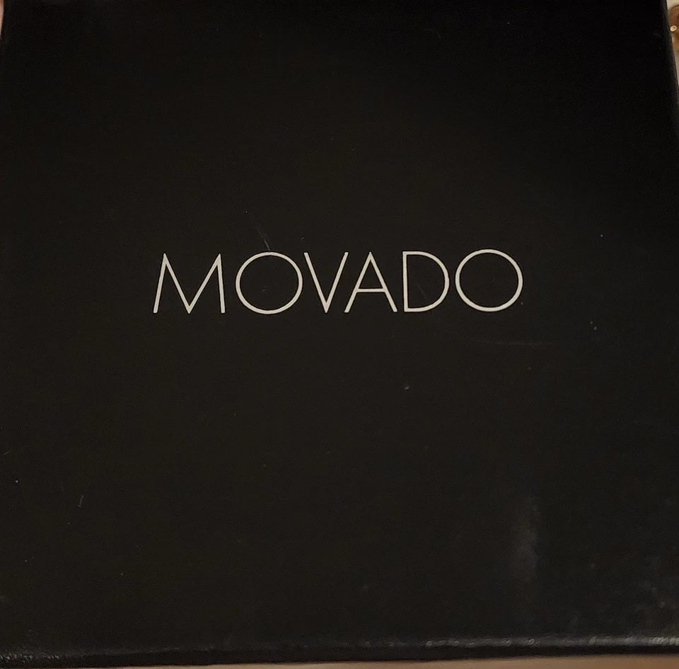 MOVADO Museum 经典 40 毫米黑色表盘金色 PVD 男女通用手表 0606997 — 第 2/4 张图片
