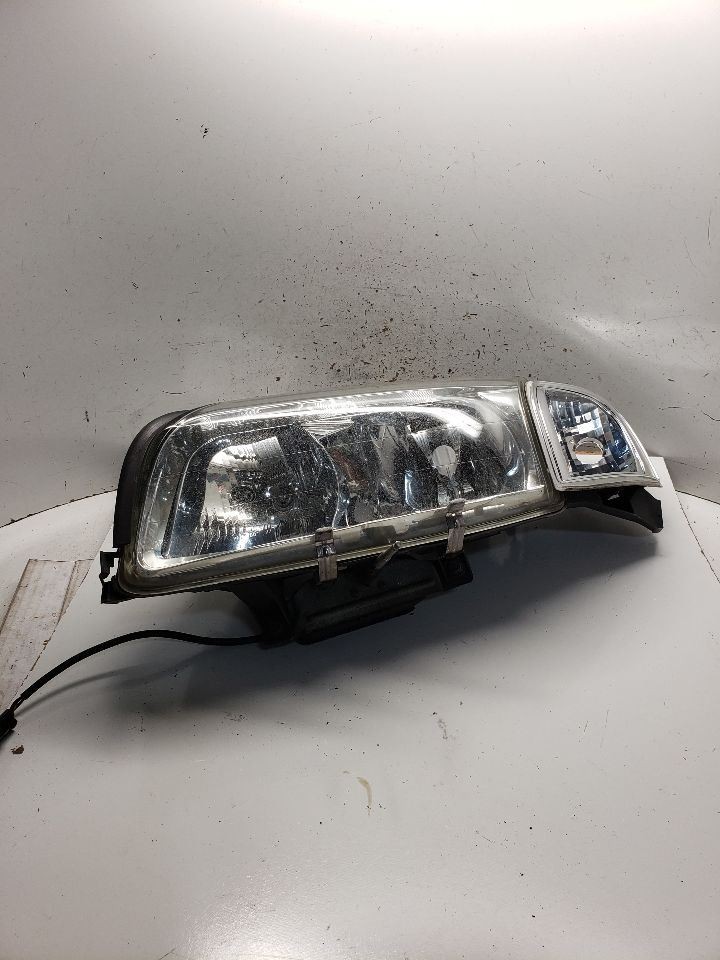 Driver Left Headlight Halogen Fits 04-06 VOLVO 80 SERIES 1367528