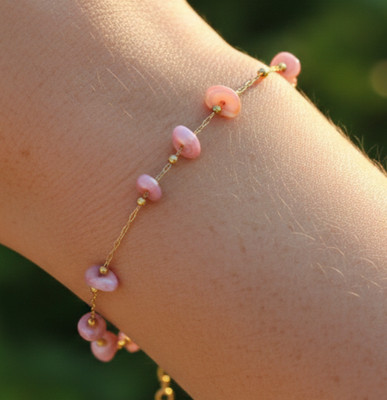Elegant Gold Tone Bracelet Minimalist Boho Pink Shell Beaded Pattern Bracelet