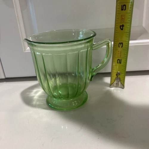 VTG  DEPRESSION VASELINE URANIUM GLASS GREEN COLONIAL FLUTTED CREAMER