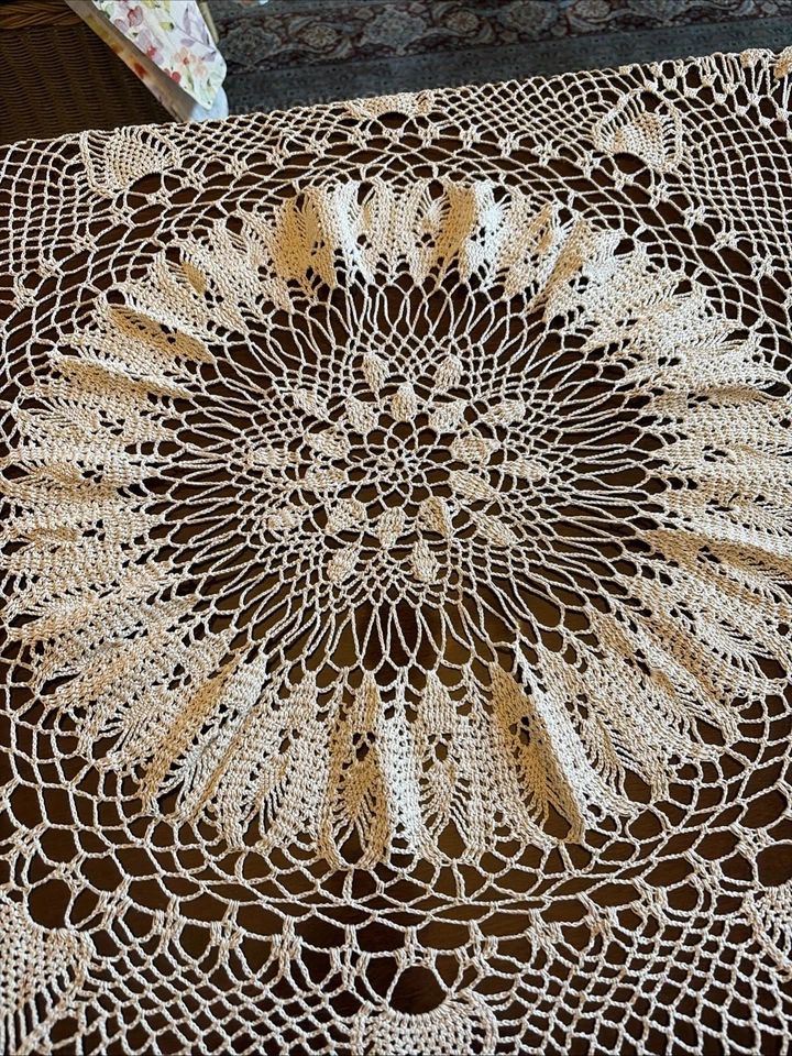 Runde Häkeldecke, Cremefarben, Handarbeit - Bild 2 von 4