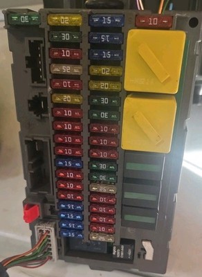 OEM O3-04 Land Rover Discovery 2 Interior Fuse Box Unit YQE000251 W/ Pigtails 