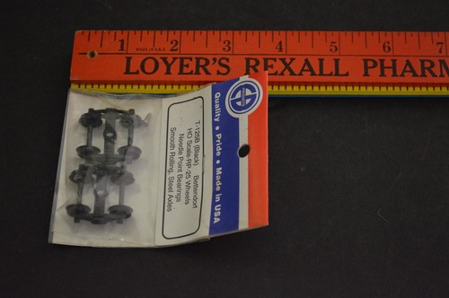 EB Products T-125B HO-Scale Bettendorf RP 25 Trucks Smooth Black Wheels - Picture 3 of 3