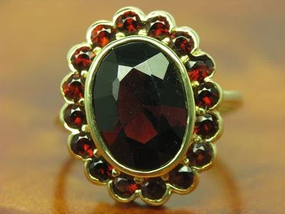 8kt 333 Gelbgold Ring mit 5,10ct Granat Besatz / 5,0g / RG 53,5 - Bild 1 von 4