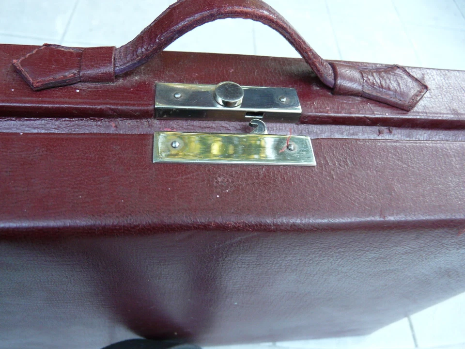 Ancienne Valise, trousse de toilette, en cuir  - Photo 4/4