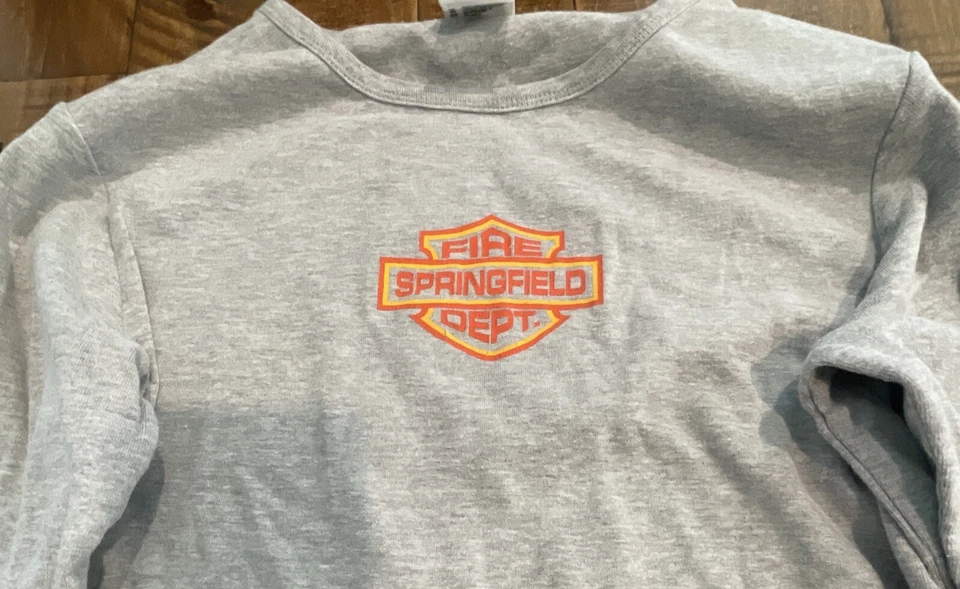 Camisa Yunque Juvenil XL Gris Bomberos Departamento Springfield Logo Cuello Redondo LS Foto 2 de 4