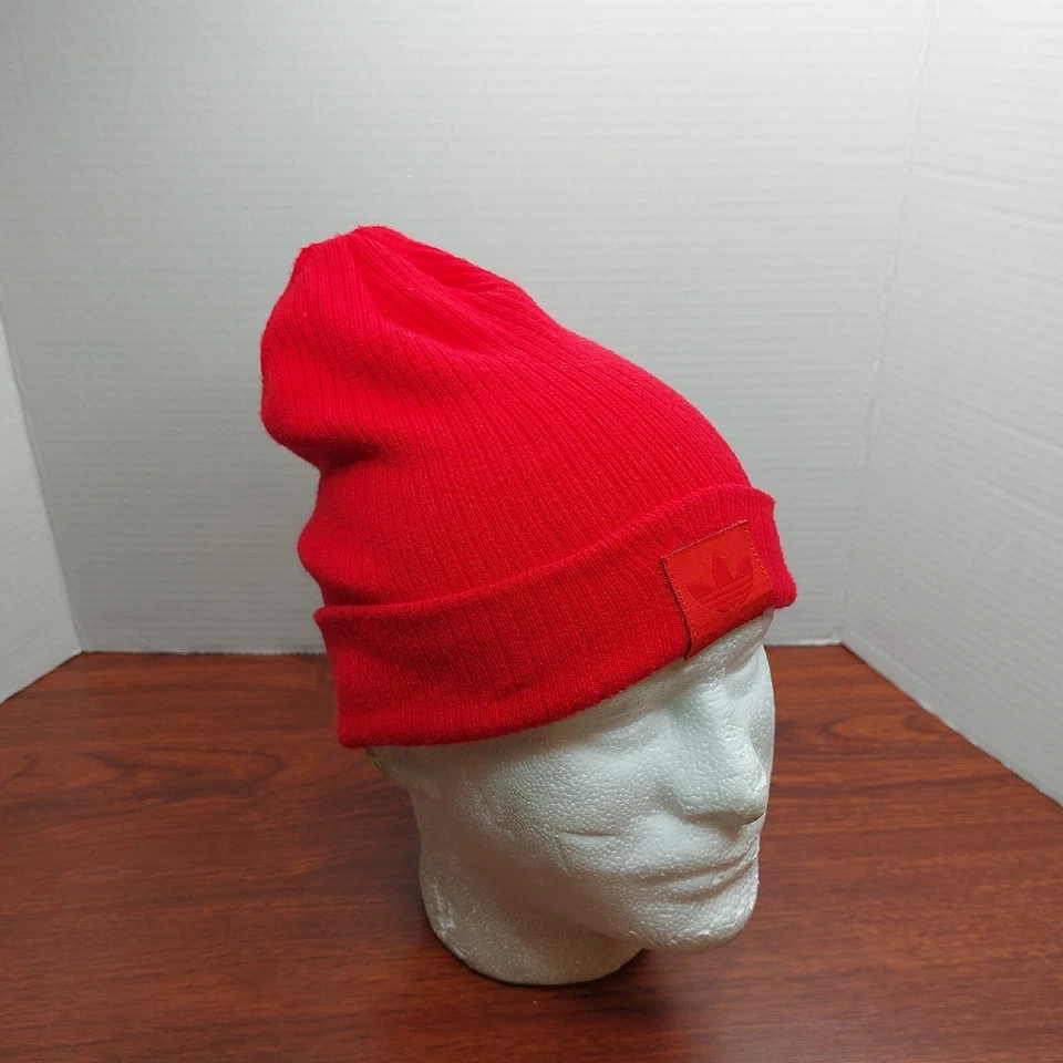 Gorra gorra Adidas roja tejida para mujer Foto 3 de 4