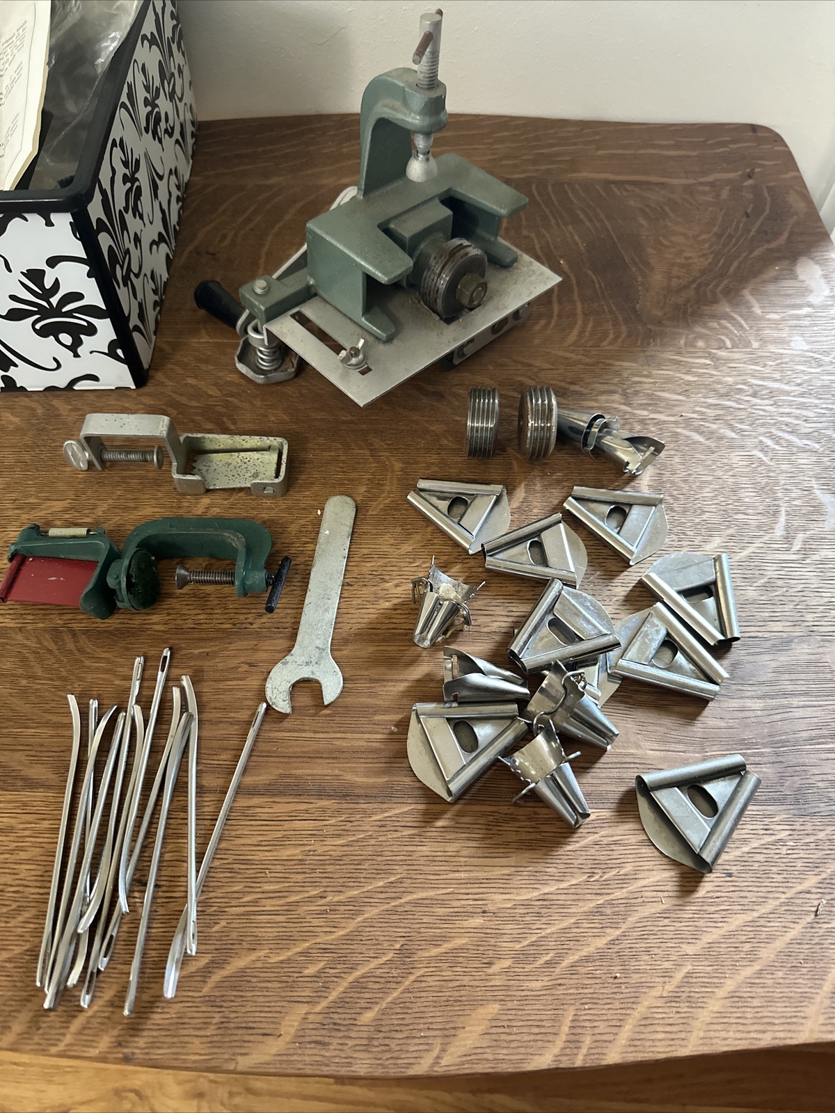 MODEL 500 HARRY M FRASER CLOTH CUTTING MACHINE RAG RUG CUTTER With