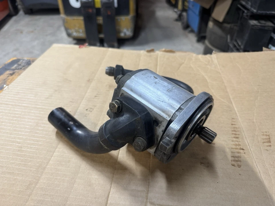 3EA-60-A5110 Hydraulic Pump Fits Komatsu FG15H-16 FG15HT-16 FG18H-16 GOOD USED - Image 2 of 4