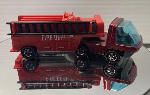 Vintage 1970 Hot Wheels Redline The Heavyweights Fire Truck Spectraflame Red Cab