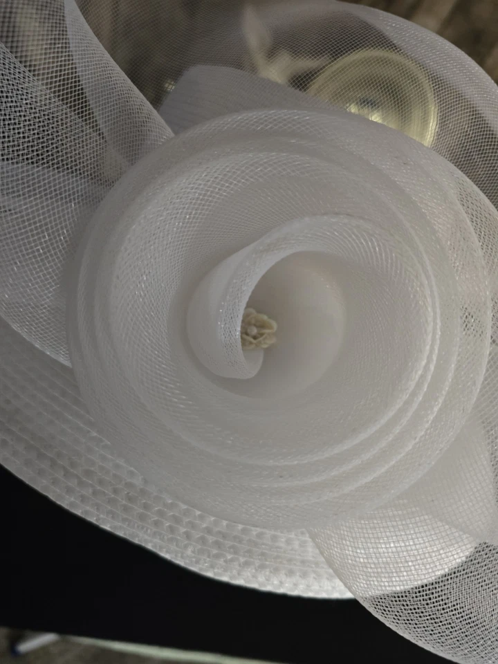 Ladies White Poly Sun Hat w/ Face Net and Rose Bow - Nice Wedding Hat or party - Image 4 of 4