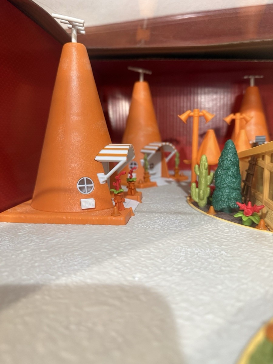Disney/Pixar Cars Precision Series Sally's Cozy Cone Motel