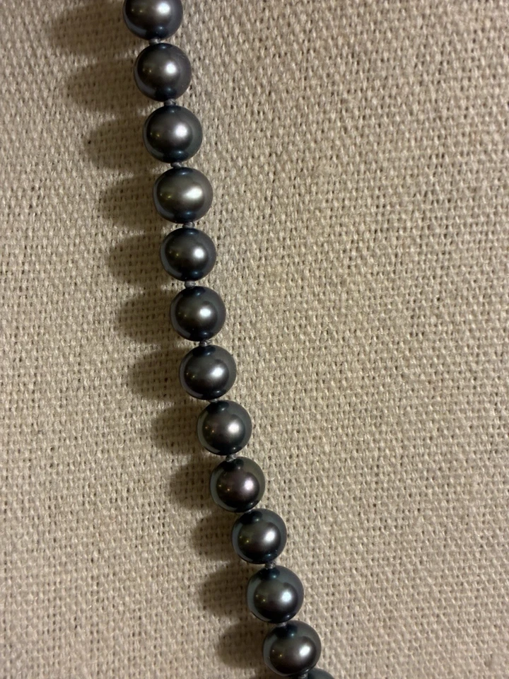 Small Gray Pearl Necklace - Image 2 of 4
