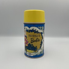 Termo de metal vintage 1971 The World of Barbie con tapa amarilla rara taza Mattel