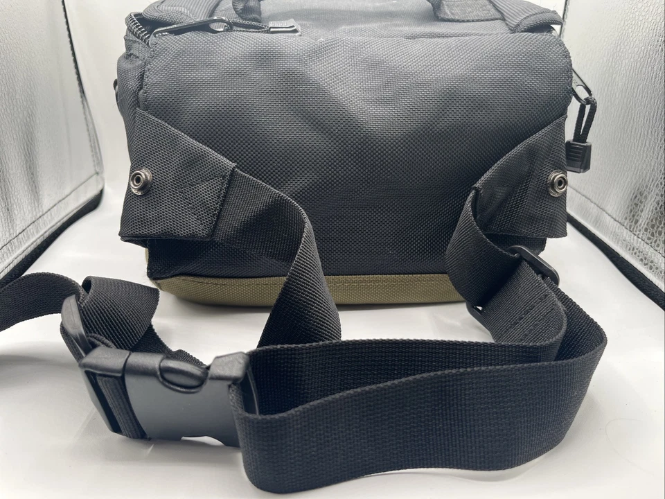 Canon Camera Bag W/ Shoulder Strap & Waist Strap 100EG Black & Green - Image 3 of 4