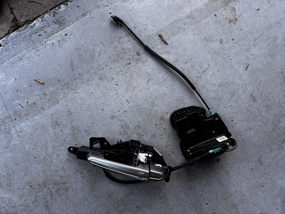 Cadillac XT6 Actuador Cerradura Puerta Trasera Derecha con Tirador 13533610 4608-2100 Foto 4 de 4