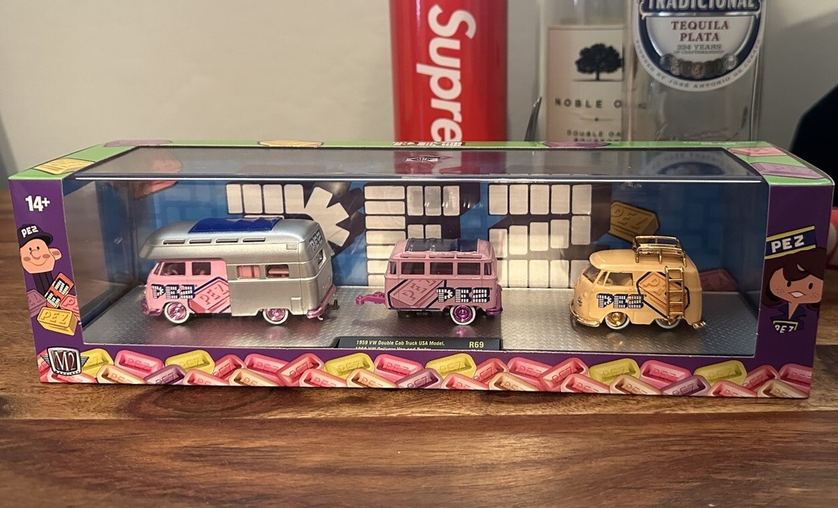 CHASE! M2 HE 1/64 VW バン \"GO! with MQQN\" M2 Machines 1:64 1960 Volkswagen Delivery Van “2025 Year Of