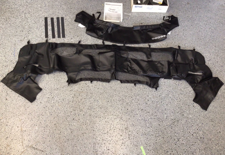 Dodge Neon 2003-2005 OEM máscara frontal cubierta protectora Mopar 2208250 Foto 2 de 4