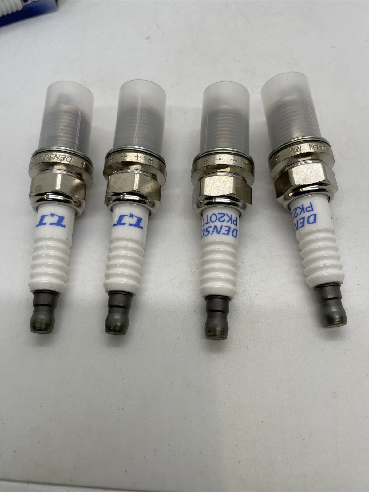 Denso 4 Pack Spark Plugs Platinum TT PK20TT4 45044 NOP eBay