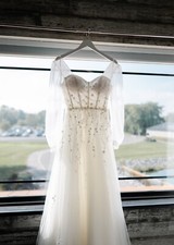 Beaded Justin Alexander Wedding Dress - Ivory Color, Size 6 - Great Condition